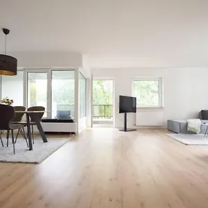Großzügige 2-zimmer-wohnung Mit Balkon Apartment