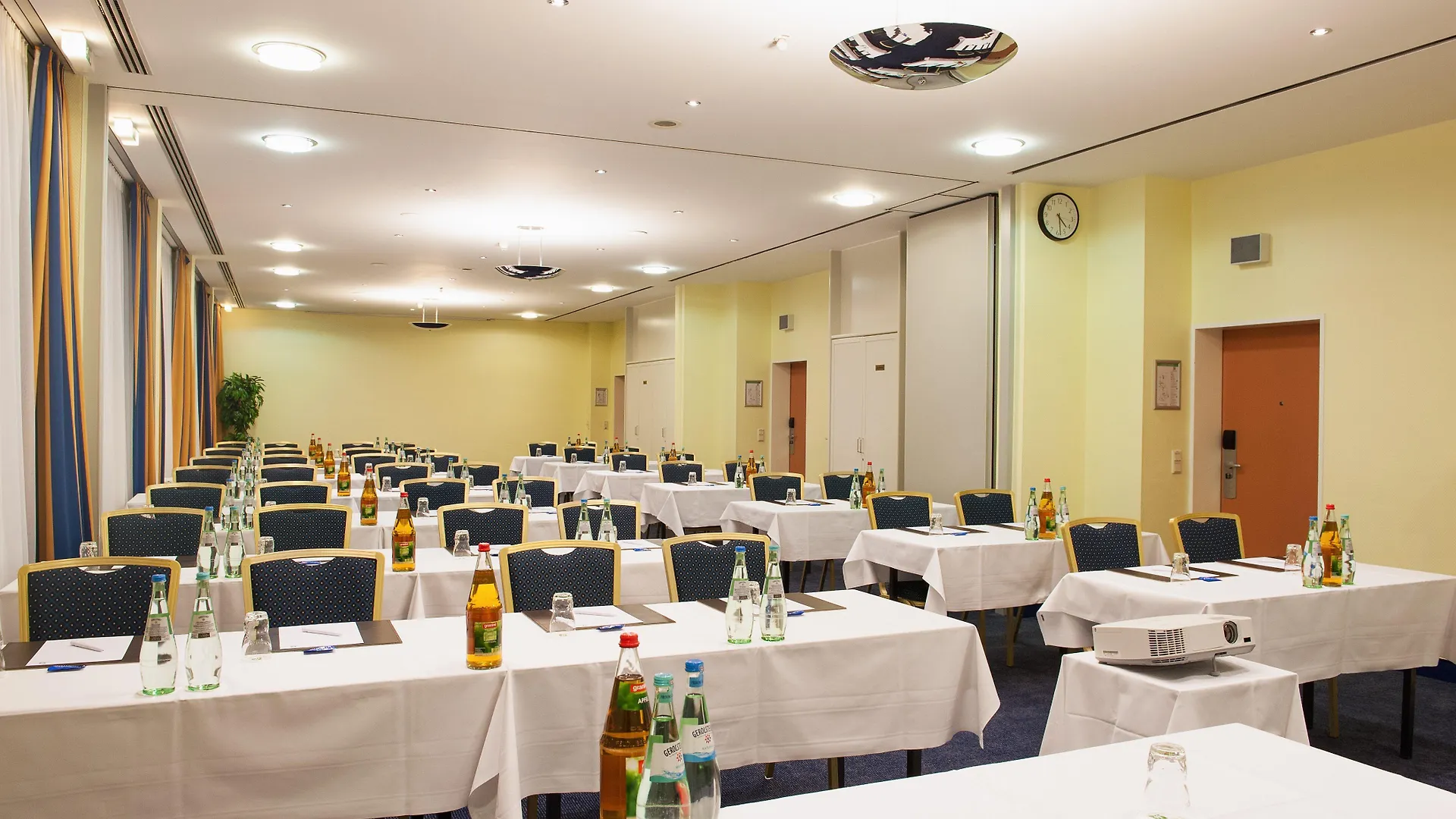 Holiday Inn Munchen Sud, An Ihg Hotel גרמניה
