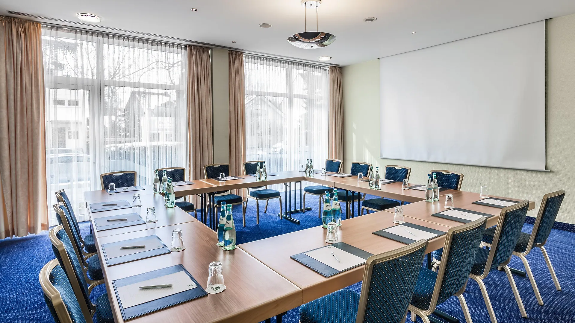 Holiday Inn Munchen Sud, An Ihg Hotel  מינכן