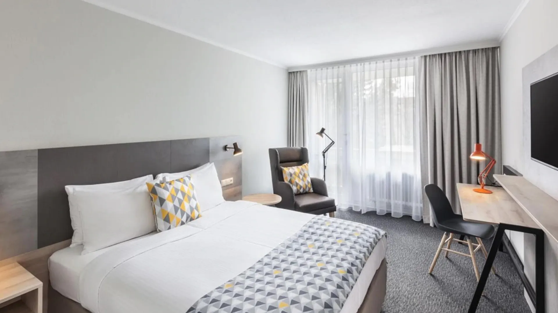 Holiday Inn Munchen Sud, An Ihg Hotel מינכן